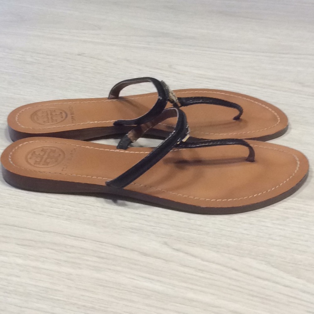 Tory Burch “T” logo Flat Thong Black Sandal - 7 - Picture 2 of 16